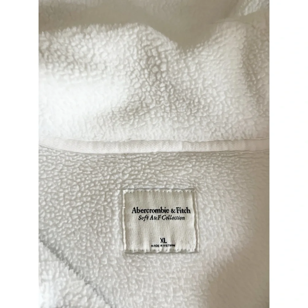 Abercrombie & Fitch white fleece jacket - Picture 4 of 5